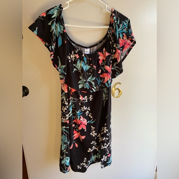 west loop Dresses & Skirts - West Loop Black Floral Off-shoulder Shift Dress, Size L